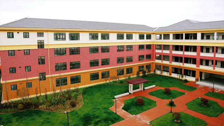 [浦东]龚路中学:浦东新区教育局领导莅临龚路中学新校区开展视察调研工作