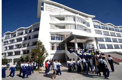 西藏第一所中学迎来50周年校庆