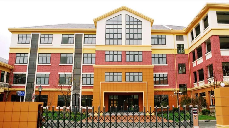 [浦东]龚路中学:浦东新区教育局领导莅临龚路中学新校区开展视察调研工作
