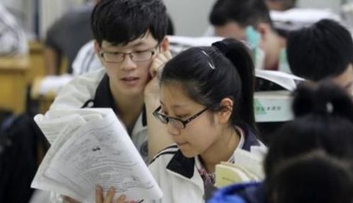 衡水中学高二护旗手帅上热搜,颜值被一阵追捧,却突然 翻车 了