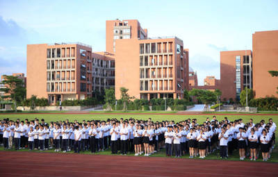回顾思考 仪式助力成长 --记厦门双十中学漳州分校2016-2017学年高中部闭学仪式