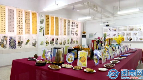 云霄县中小学师生地标产品书法 美术作品展开幕