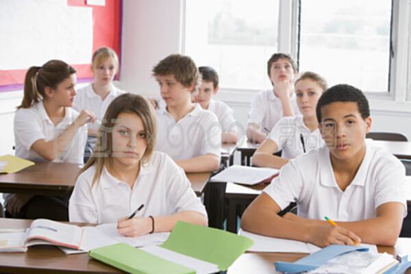 教室里的中学生